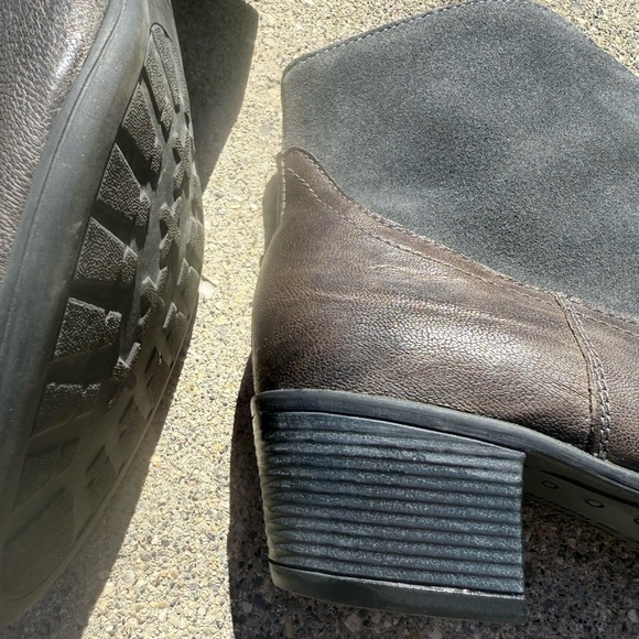 Munro 8.5 EUC “Laramie”  Gray & Blue Leather and Suede Ankle Boots - Picture 7 of 10